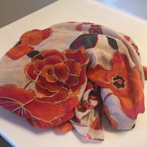Gorgeous Chico’s NWT Sunset scarf/wrap